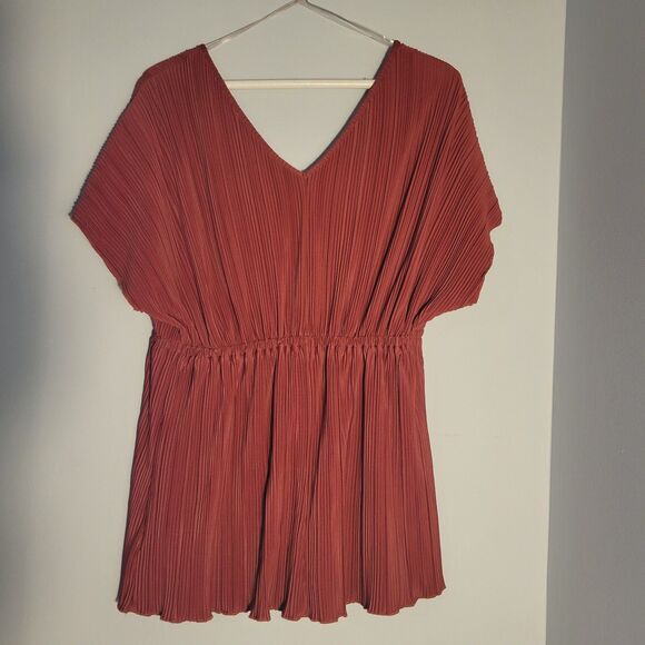 Isabel Maternity by ingrid isabel Empire Waist Burgundy Accordion V Neck Small - Picture 2 of 4